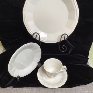 Homer Laughlin  colonial white